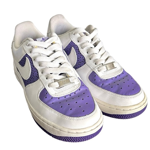 Nike Air Force 1 Purple & White Vintage Low Sneaker Size 5 - Picture 2 of 4